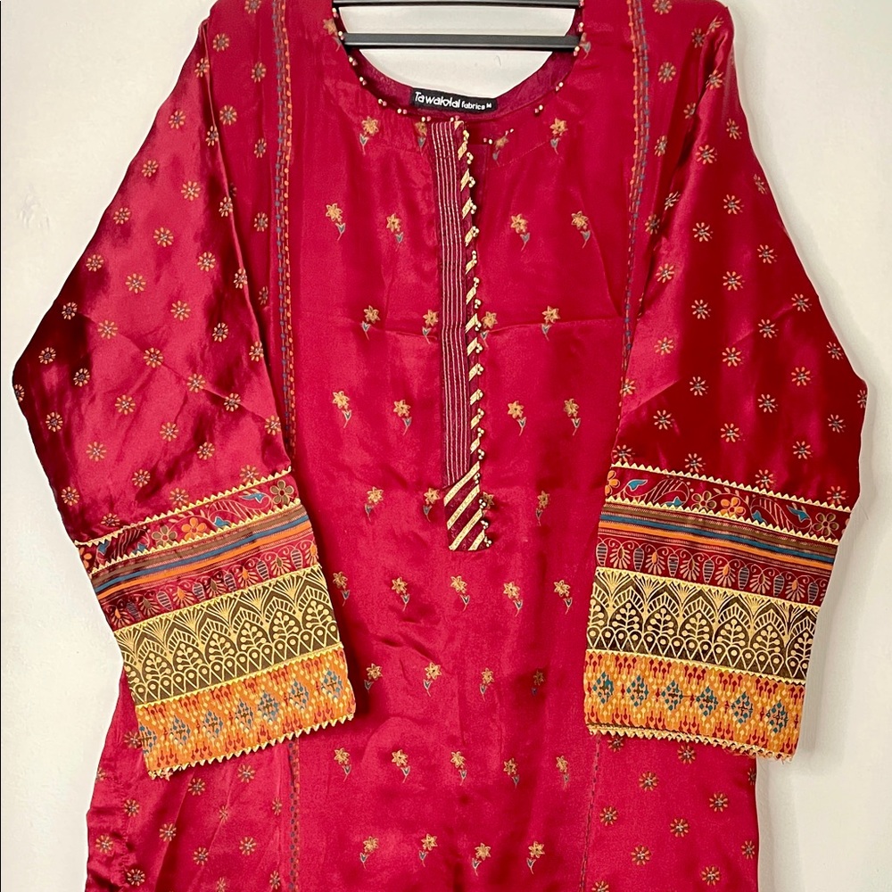 ⚜️ TAWAKKAL ALARA  SILK KURTI⚜️

🔸Fabric: Silk